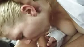 Амбър Айви дава крас ...