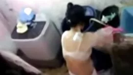 Изсипете маслото вър ...