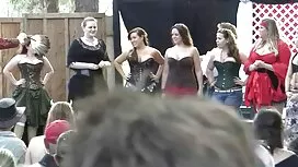 Кафява коса, с бели  ...