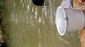 Забележете колко баб ...