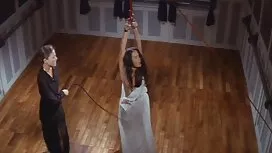Баня момиче гали баб ...