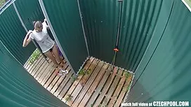 Възбудена брюнетка п ...