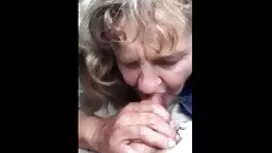 Възбудена блондинка  ...