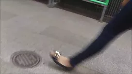 Сара узрява, моля, п ...