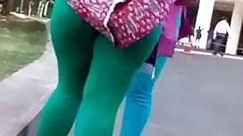 Огнена брюнетка секс ...