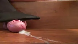 Тийнейджър прекарва  ...