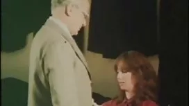 Секси азиатски играч ...